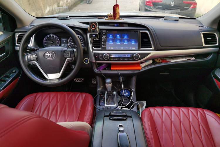 Used Toyota Highlander 2017 2.0T Four-Wheel Drive Luxury Edition 7 Seats Center Console