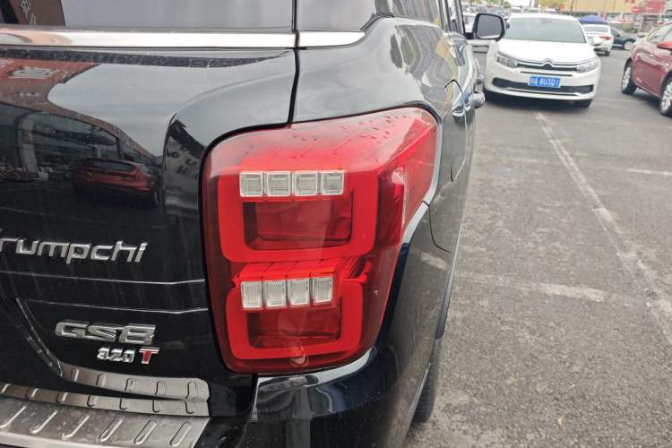 Used GAC Trumpchi GS8 2017 320T Two-Wheel Drive Luxury Smart Connectivity Version (7 Seats) Right Rear Taillight