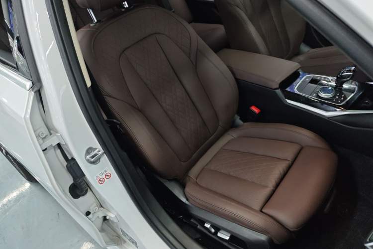 Used BMW 3 Series 2022 320Li M Sport Package Right Front Seat