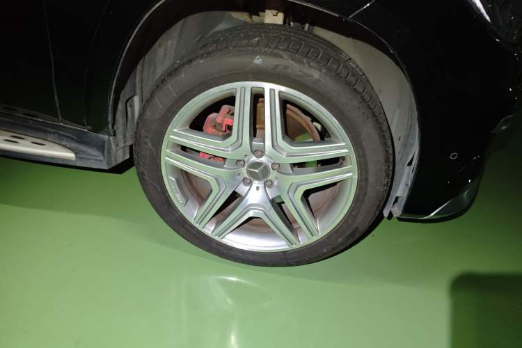 Used Mercedes-Benz GL-Class 2014 GL 350 CDI 4MATIC Right Front Wheel Hub