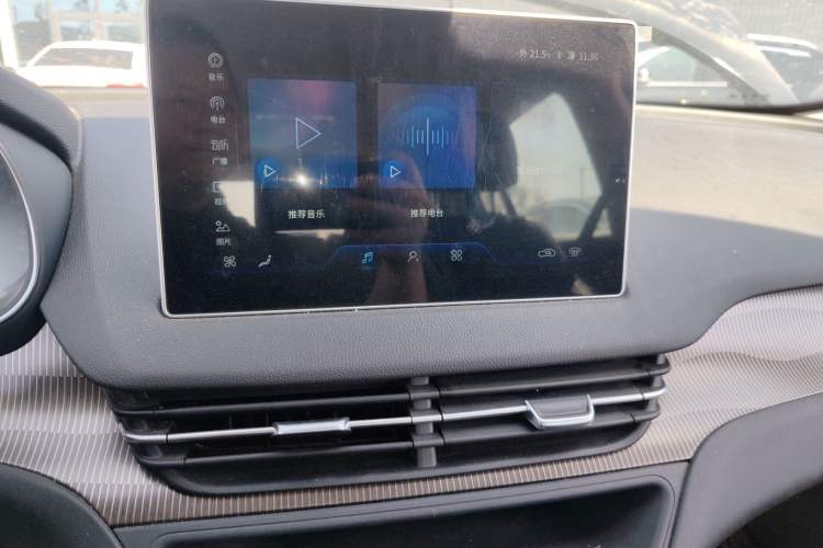 Used Hongqi E-QM5 2021 Charging Version Flagship Edition Audio And AC Panel