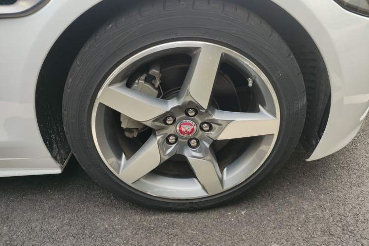 Used Jaguar XE 2015 2.0T 200 PS R-Sport
