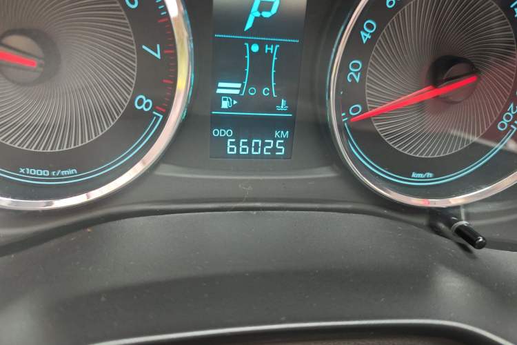 Used Chevrolet Lova RV 2016 1.5L Automatic Comfort Edition Odometer Close Up