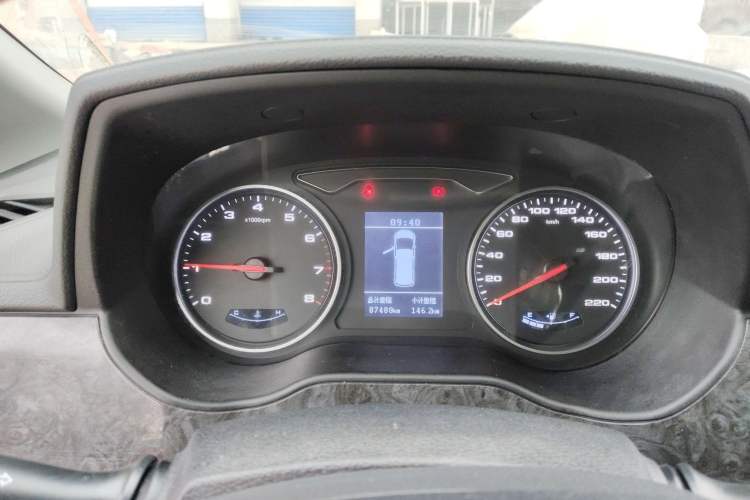 Used JAC Refine M4 2016 2.0L Manual Luxury Version