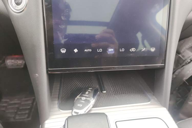 Used Hongqi HS7 PHEV 2024 2.0T PHEV Four-Wheel Drive Flagship Edition 7 Seats Audio And AC Panel