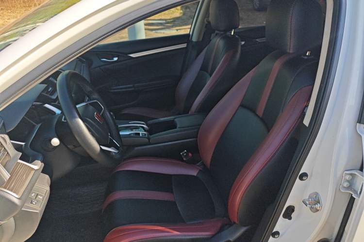 Used Honda Civic 2019 220TURBO CVT Dynamic Edition China VI Emission Standard Left Front Seat