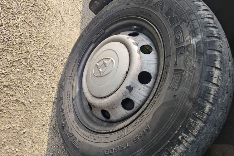 Used SAIC MAXUS Xintu V80 2016 2.5T Manual Aoyuntong National IV Long Wheelbase Mid-Height 7-Seater