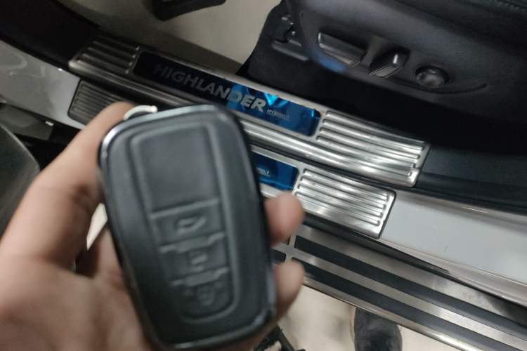 Used Toyota Highlander 2022 Dual-Engine 2.5L Four-Wheel Drive Prestige Version 7 Seats
