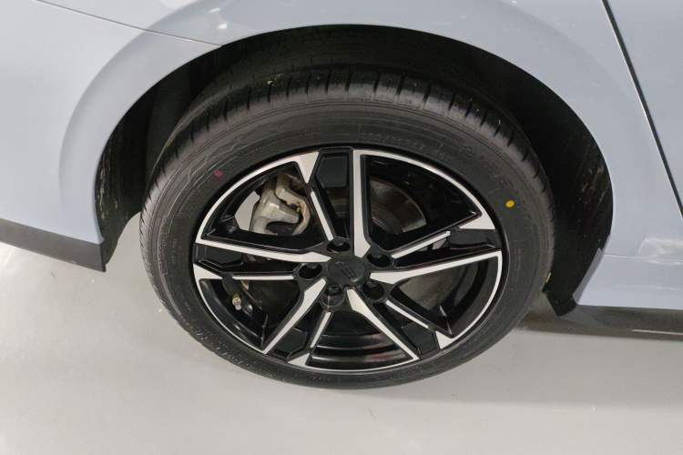 Used Geely Auto Binray 2024 Binrui COOL 1.5T DCT Champion Edition Right Rear Wheel Hub