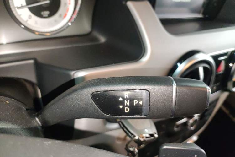 Used Mercedes-Benz GLK-Class 2013 GLK 300 4MATIC Dynamic Sunroof Model