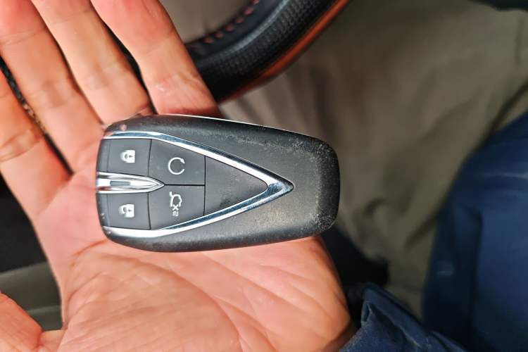 Used CHANGAN OSHAN X5 2022 Sport Edition 1.5T DCT Cyclone Assault Vehicle Key