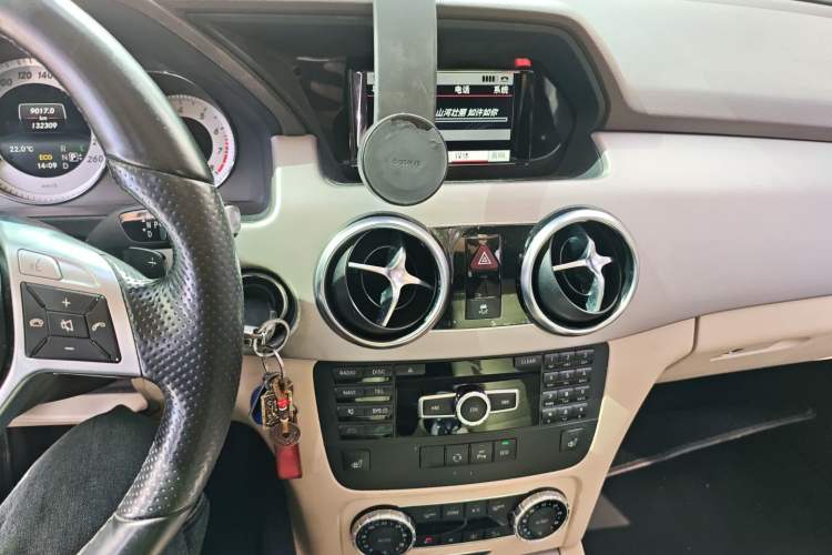 Used Mercedes-Benz GLK-Class 2015 GLK 260 4MATIC Fashion Edition Ultimate Version
