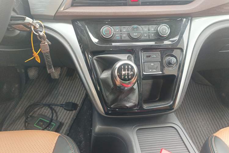 Used JAC Refine M3 2022 1.8L 7-seat Standard Edition