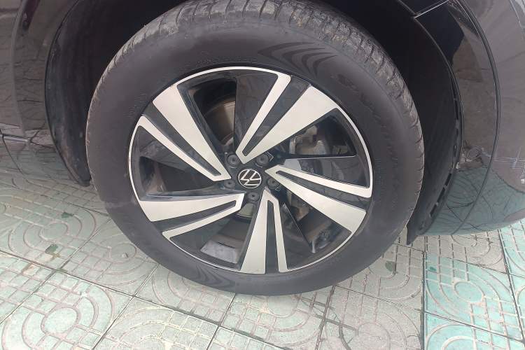 Used Volkswagen Tavendor 2023 380TSI Four-Wheel Drive R-Line Cruise Edition Right Front Wheel Hub