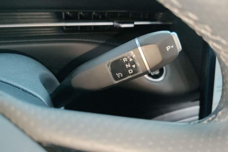 Used CHANGAN NEVO A05 2025 Truly Delicious Version 145 Excellence Edition Gear Lever