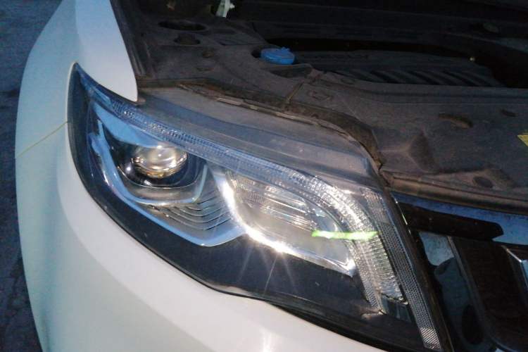 Used Geely Auto Emgrand X7 Sport 2020 1.8TD DCT Two-Wheel Drive Smart Connect 4G-Enabled Version Right Front Headlight