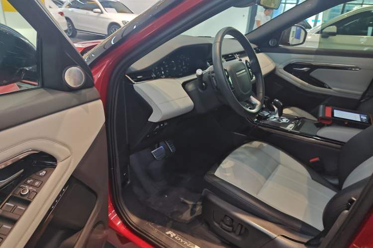 Used Land Rover Range Evoque 2020 249 PS R-DYNAMIC S Blackened Sport Technology Edition Driver Seat