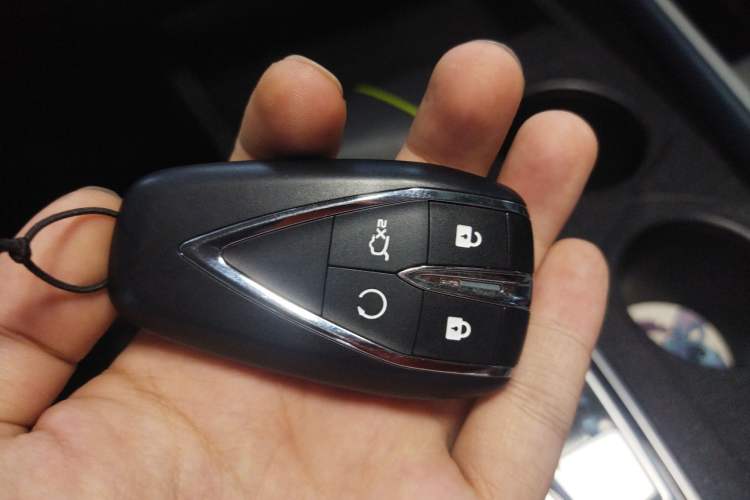 Used Changan UNI-V iDD 2023 ZhiDian iDD 1.5T 113km ZhiKu Model
