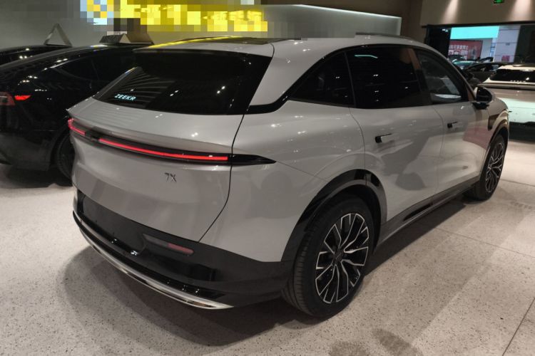 Used Zeekr 7X 2025 100 kWh Long-Range Rear-Wheel Drive with Intelligent Driving Features