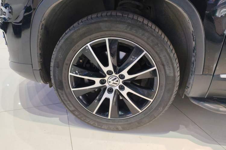 Used Volkswagen Tiguan L 2015 1.8TSI Automatic All-Wheel-Drive Luxury Model