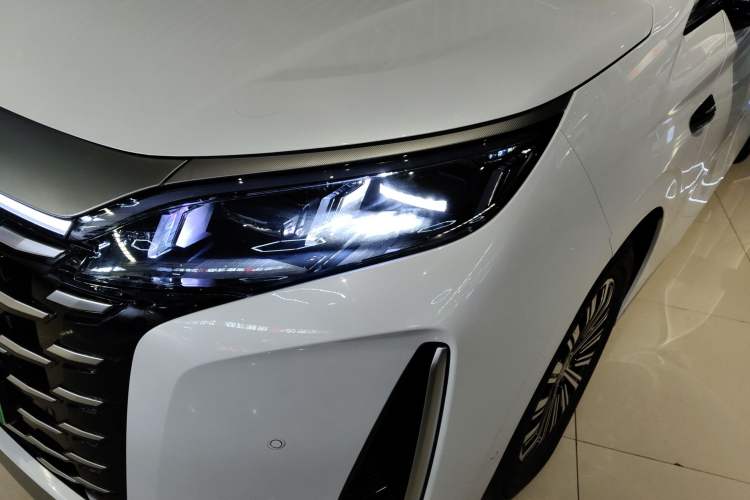 Used BYD Xia 2025 DM-i 1.5T 180km Beyond Edition
