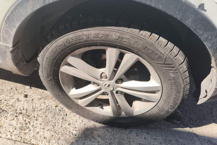 Used HYOSOW S3 2014 1.5L Comfort Version China IV Emission Standard Right Front Wheel Hub