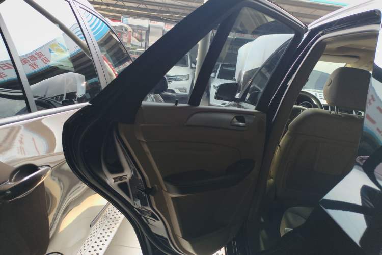 Used Mercedes-Benz M-Class 2014 ML 320 4MATIC