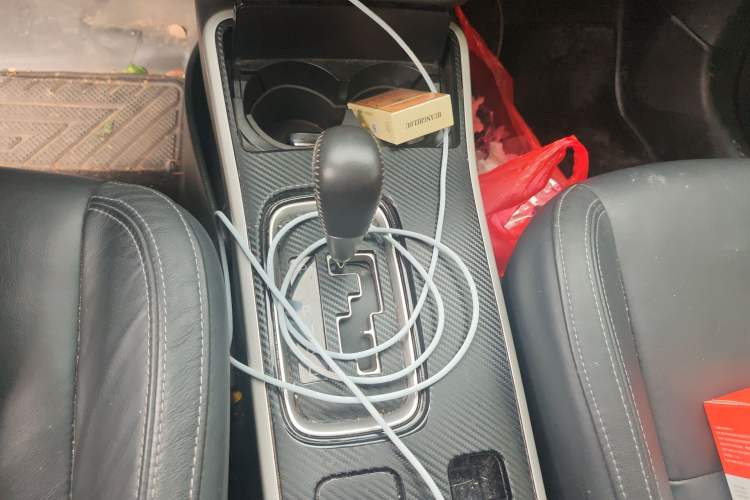 Used Mitsubishi Outlander 2019 2.4L 4x4 Zhi Xiang Edition 5 Seats China V Emission Standard Gear Lever