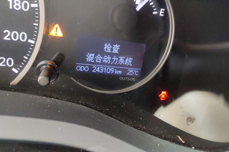 Used Lexus CT 2014 CT200h Elite Edition Monochrome Odometer Close Up