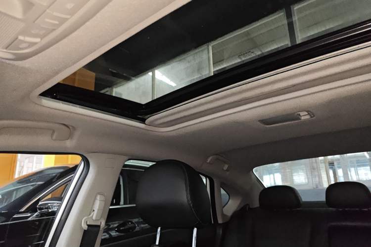 Used Nissan Sylphy 2019 1.6XV CVT Smart Connect Luxury Edition China VI Standard Headliner