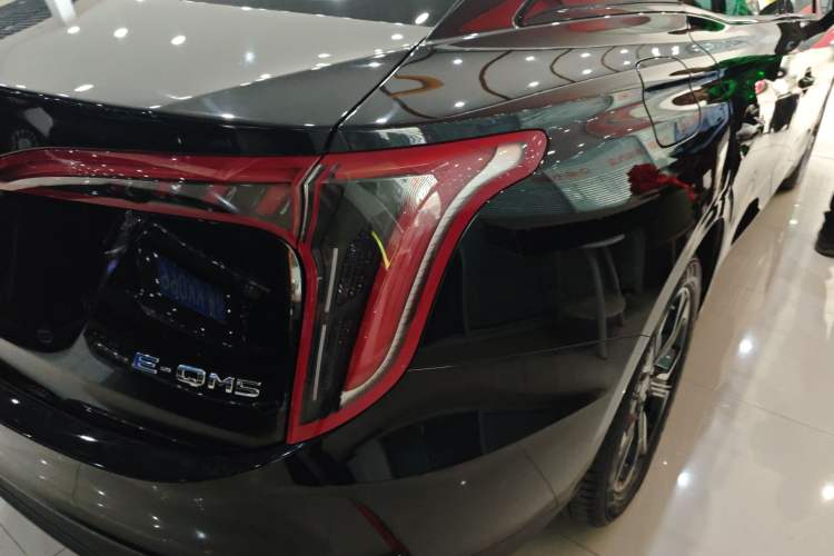 Used Hongqi E-QM5 2021 Online Booking Charging Basic Edition 5 Seats
