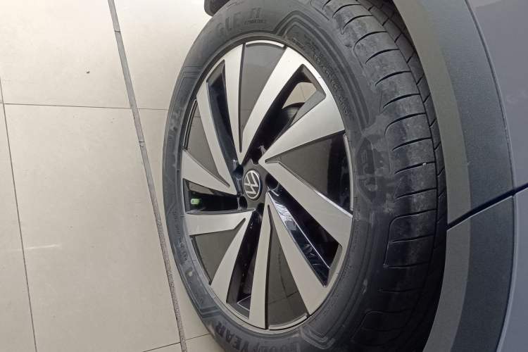 Used Volkswagen Talagon 2021 330TSI Two-Wheel-Drive Luxury Edition – Scenic Version Right Rear Wheel Hub