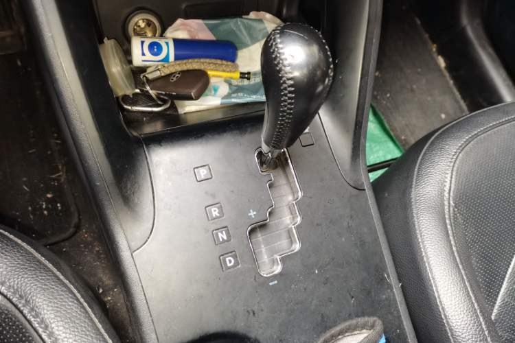 Used Hyundai ix35 2015 2.0L Automatic 2WD Smart Type China IV Gear Lever