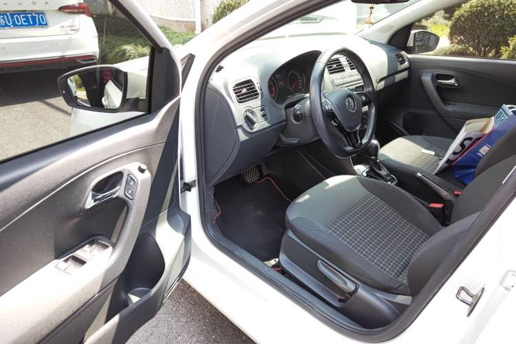 Used Volkswagen Polo 2016 1.6L Automatic Comfort Model