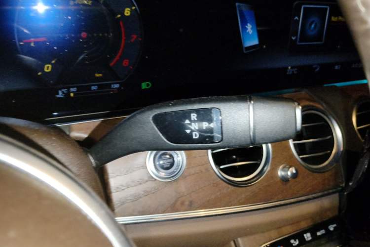 Used Mercedes-Benz E-Class 2020 Restyled E 300 L Exclusive Edition Gear Lever