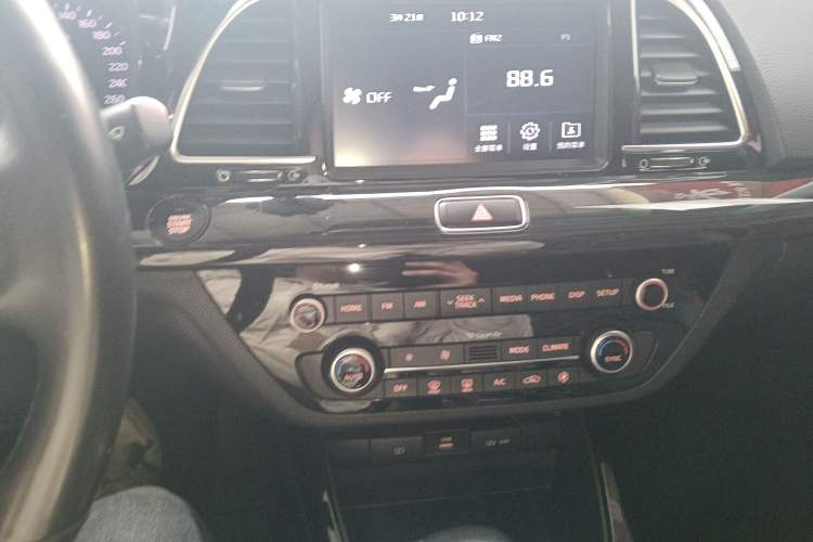 Used Kia K3 (Kai Shen) 2017 1.6T Automatic GLS Audio And AC Panel