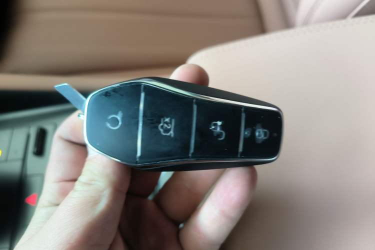 Used BYD Song L EV 2025 Intelligent Driving Version 662 km LiDAR Excellence Edition
