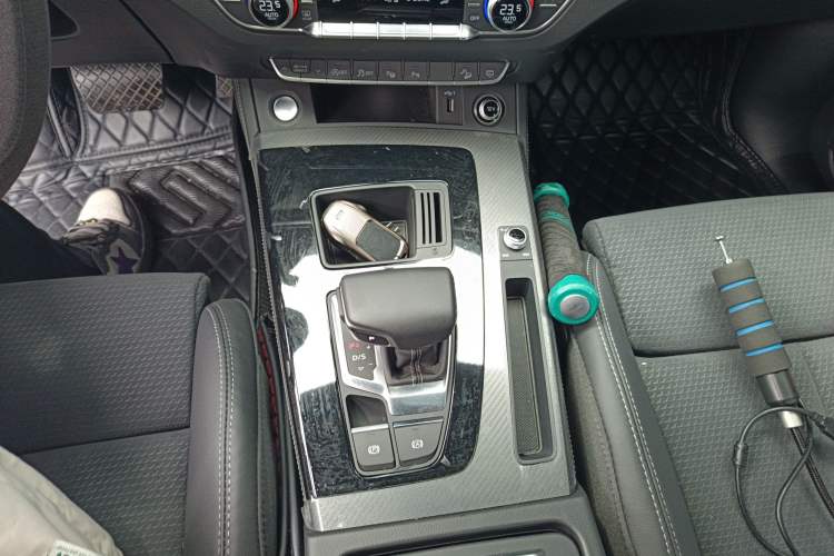 Used Audi Q5L Sportback 2022 40 TFSI Luxury Model Gear Lever
