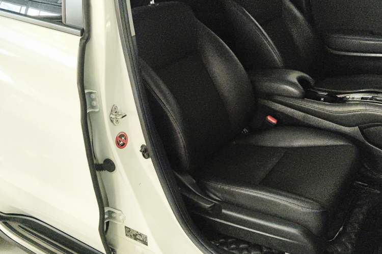 Used Honda Vezel 2020 1.5L CVT Pioneer Edition Right Front Seat