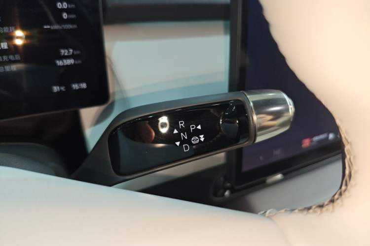 Used XPeng P7+ 2024 Long-Range Max Gear Lever