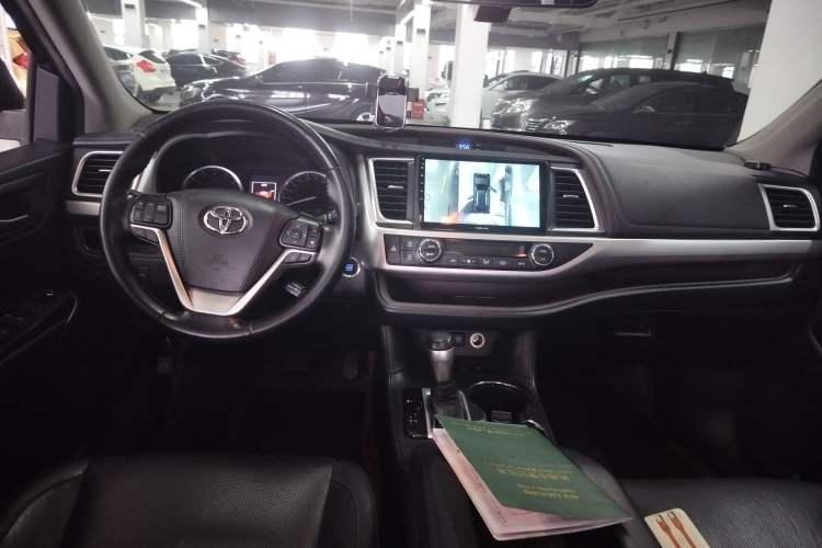 Used Toyota Highlander 2018 2.0T Four-Wheel Drive Luxury Version 7 Seats China VI Standard Center Console