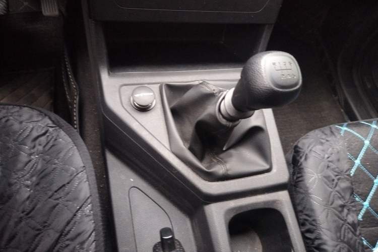 Used Wuling Zhengcheng 2022 2.0L Manual Entrepreneurial Version Gear Lever