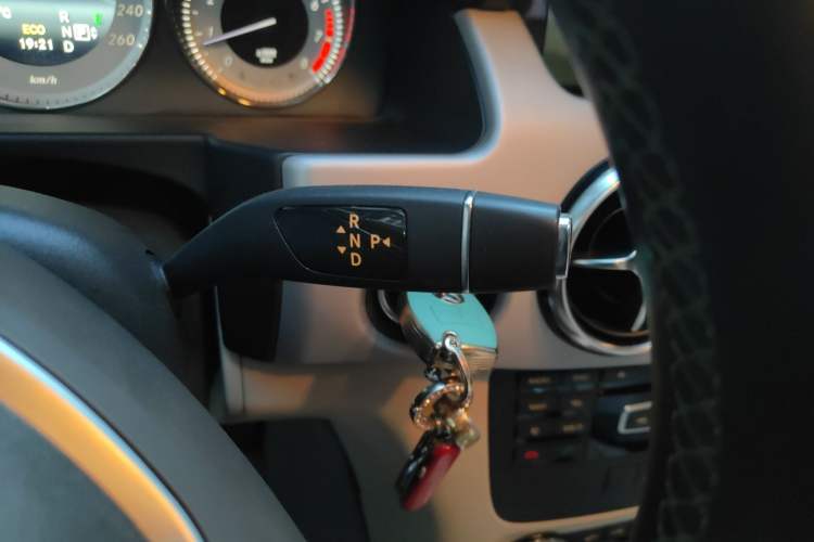 Used Mercedes-Benz GLK-Class 2014 GLK 260 4MATIC Dynamic Model Gear Lever