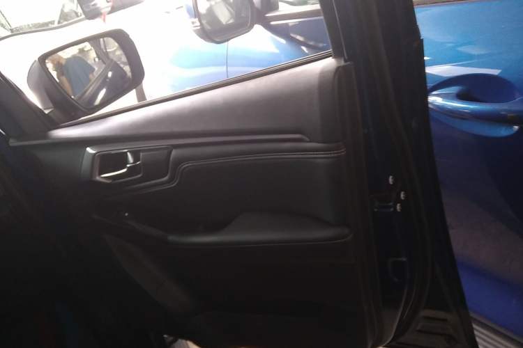 Used Isuzu D-MAX 2023 2.5T Automatic 4x4 Diesel Flagship Long Wheelbase Model
