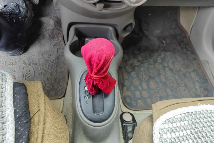 Used Nissan Sunny 2011 1.5XE CVT Comfort Edition Gear Lever