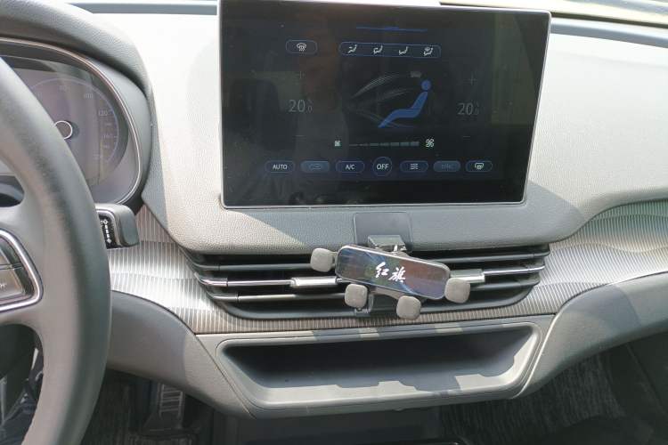 Used Hongqi E-QM5 2022 431 km Charge & Enjoy Edition
