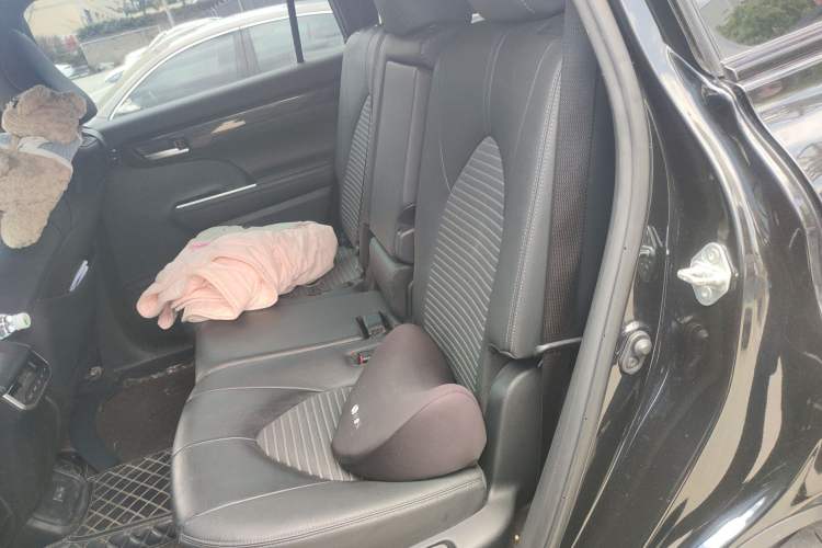 Used Toyota Crown Kluger 2021 2.5L HEV Four-Wheel Drive Luxury Edition Left Rear Seat