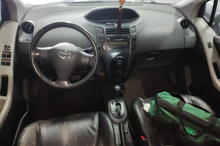 Used Toyota Yaris 2008 1.6 RS Automatic Supreme Edition Center Console