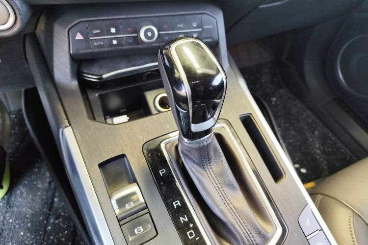 Used Wey VV5 2017 2.0T Flagship Edition Gear Lever