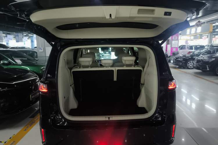 Used VOYAH Dream 2022 0-Emission Edition Dream+ Smart Range Package – 605 km